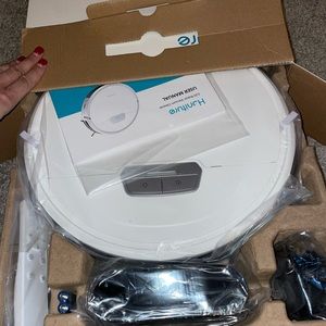 Floor cleaning robot